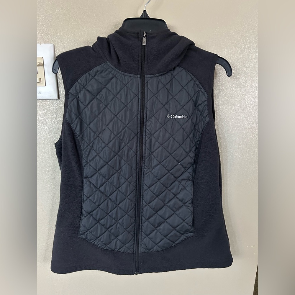 Women’s Hooded Columbia Vest Size Large